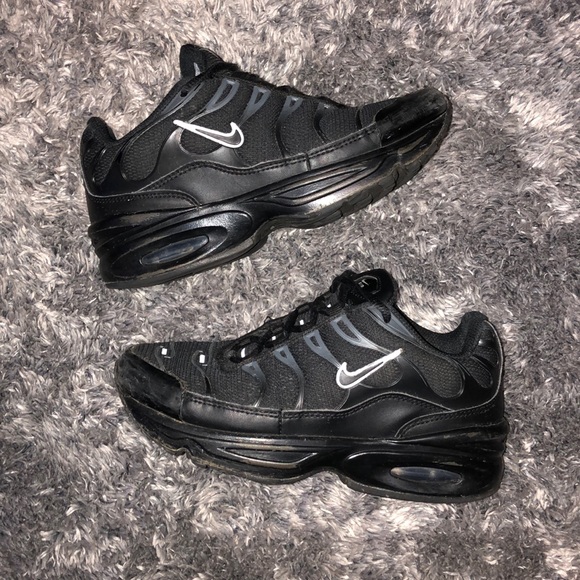 KIDS NIKE AIR MAX BLACK SNEAKERS SIZE 1 YOUTH - Picture 1 of 13